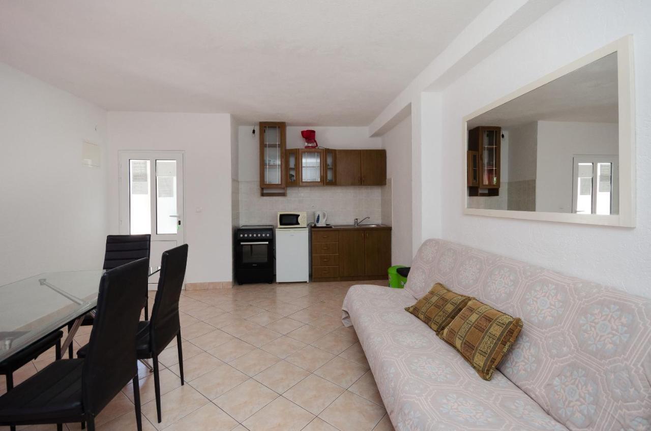 Apartments Elvira Lopar Bagian luar foto